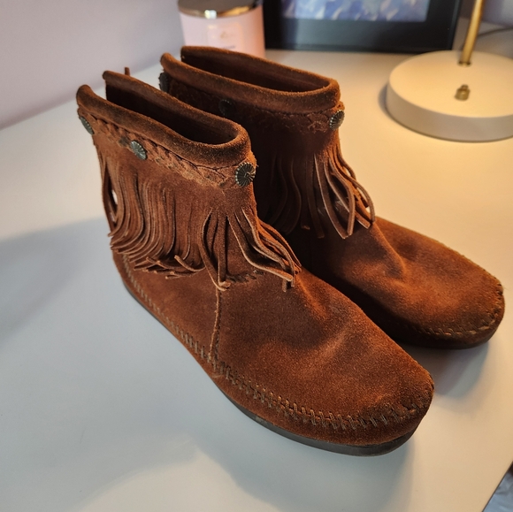 Minnetonka Moccasins 292 - Women's High Top Fringe Boot - Dusty Brown Suede - Picture 2 of 15